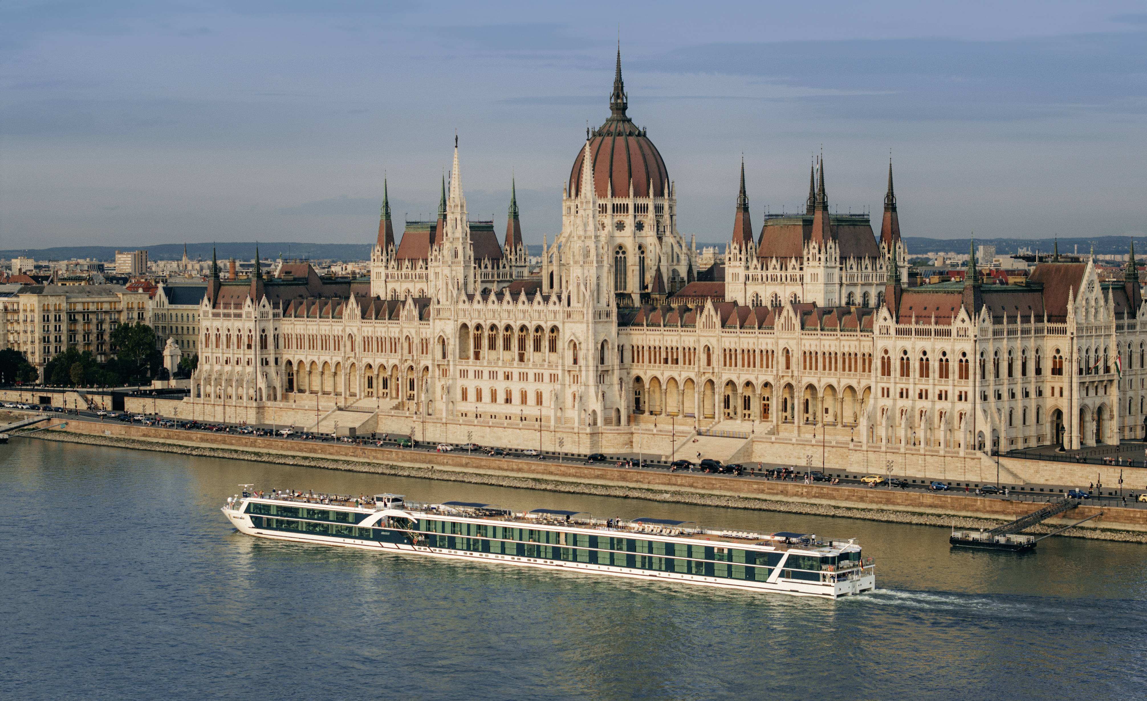original AMADEUS Amara Exterior View Exterior View of the AMADEUS Amara in front of the Budapest Parliament Lueftner Cruises Amadeus Blend41 original AMADEUS Amara Exterior View Exterior View of the AMADEUS Amara in front of the Budapest Parliament Lueftner Cruises Amadeus Blend41