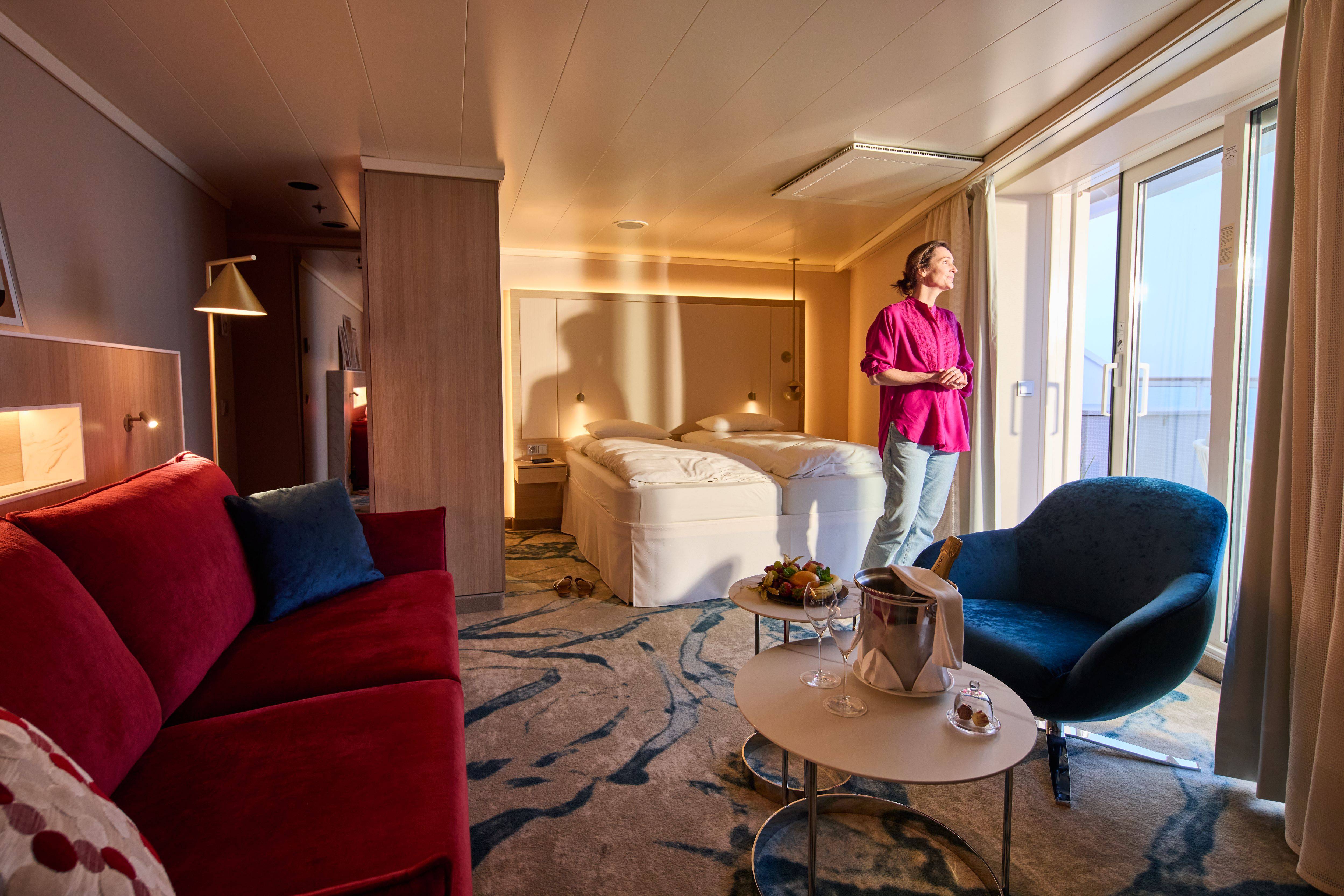 original 2504 AIDAdiva INT 01 08 SC-SUITE 1948  JPG  RGB  300dpi