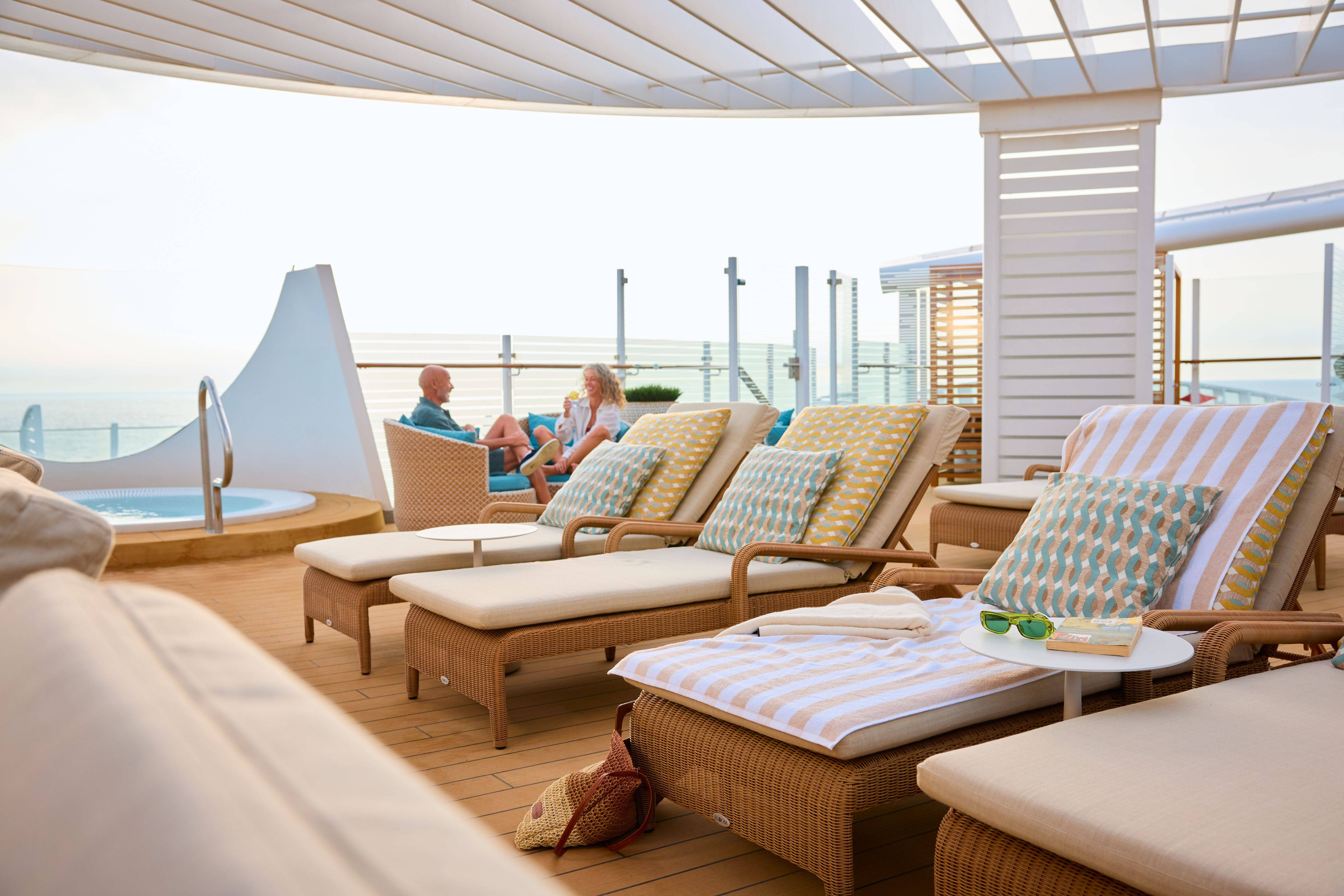 original 2504 AIDAdiva INT 01 03 SKYDECK 0802  JPG  RGB  300dpi