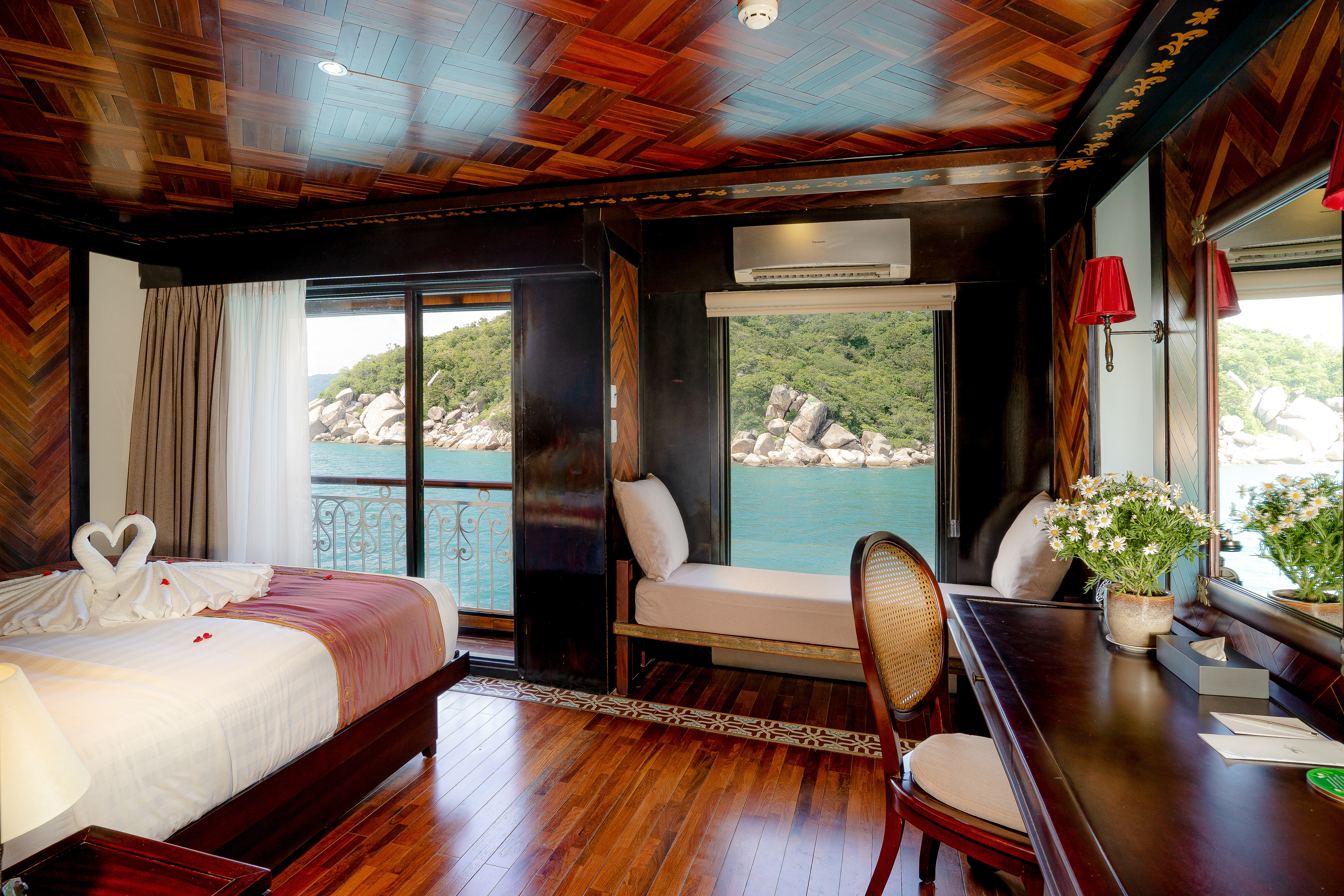 original JuniorSuite-Sundeck