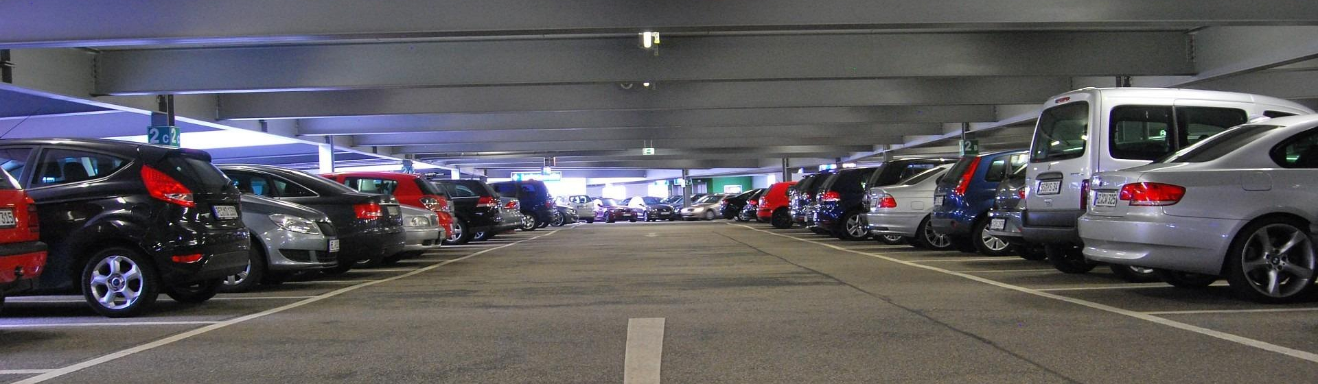 flughafen-parkplatz